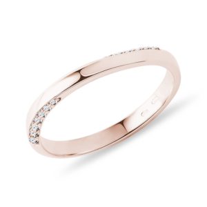 Snubní prsten s diamanty v růžovém zlatě KLENOTA