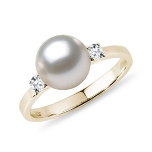Zlatý prsten s Akoya perlou a diamanty KLENOTA
