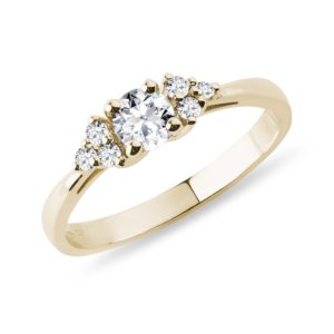 Diamantový zásnubní prsten ve žlutém zlatě KLENOTA