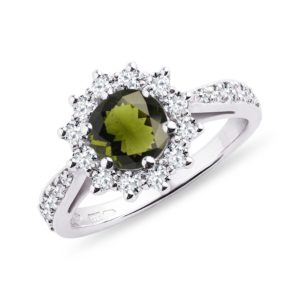 Luxusní vltavínový prsten s diamanty v bílém zlatě KLENOTA