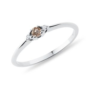 Diamantový prsten s champagne diamantem v bílém zlatě KLENOTA