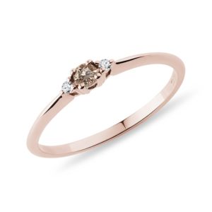 Zásnubní prsten s diamanty v růžovém zlatě KLENOTA