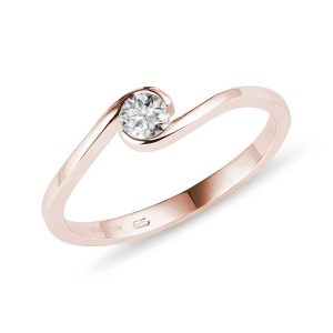 Asymetrický prsten s diamantem v růžovém zlatě KLENOTA
