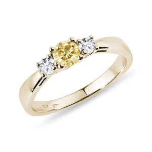 Prsten ze žlutého zlata se žlutým a čirými diamanty KLENOTA