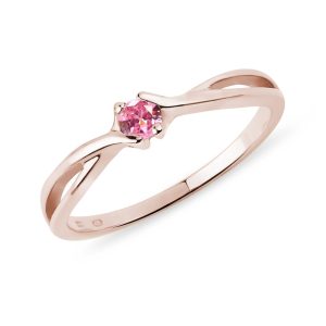 Zlatý prsten s růžovým safírem KLENOTA