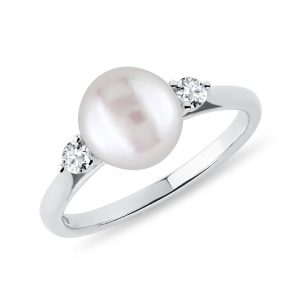 Prsten s perlou a brilianty v bílém zlatě KLENOTA