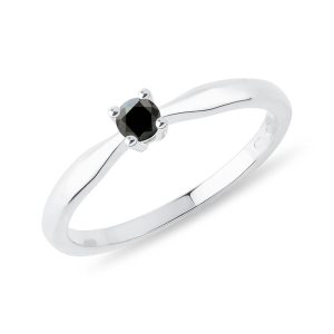 Zásnubní prsten z bílého zlata s černým diamantem KLENOTA
