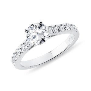 Luxusní zásnubní diamantový prsten ze 14k bílého zlata KLENOTA