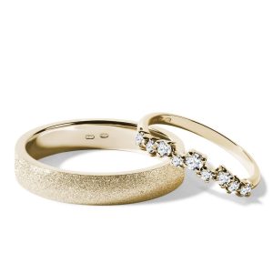 Moderní snubní prstýnky ze žlutého zlata KLENOTA