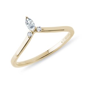 Chevron prsten ze žlutého zlata s diamantem markýza KLENOTA