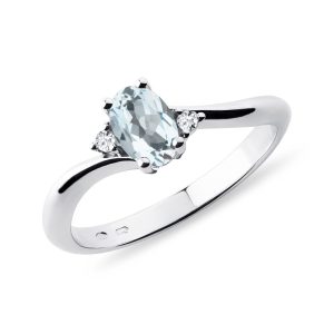 Zlatý zásnubní prsten s akvamarínem a diamanty KLENOTA