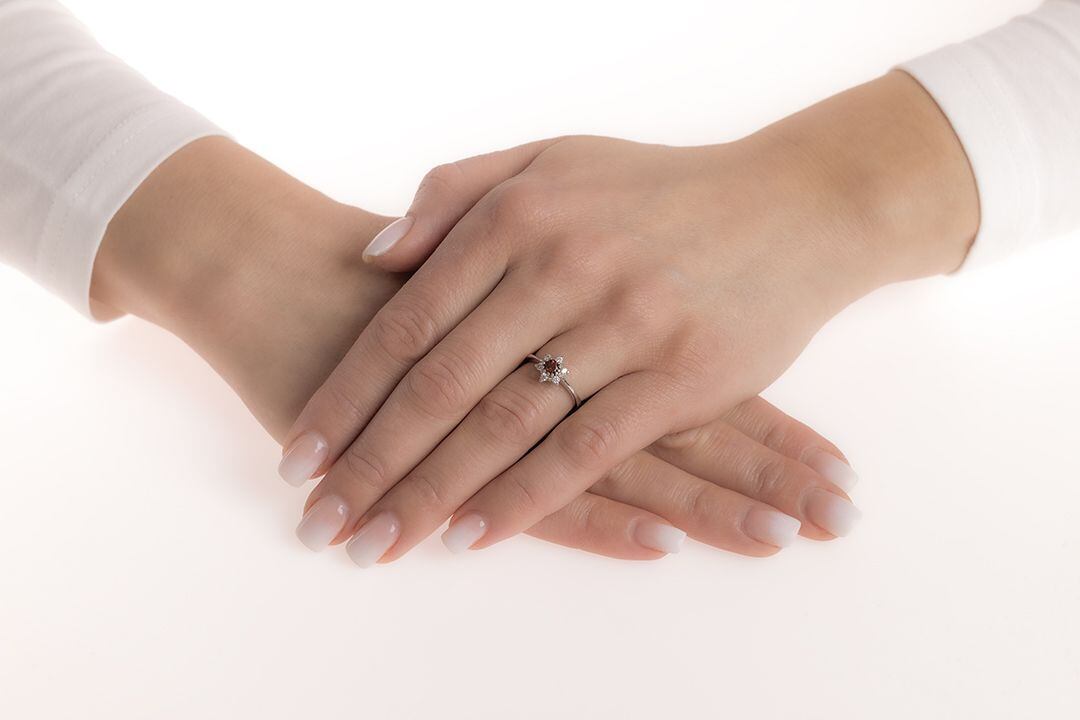 Stříbrný prsten Leana s přírodním granátem a Brilliance Zirconia JSW3007SGR - Obrázek 2